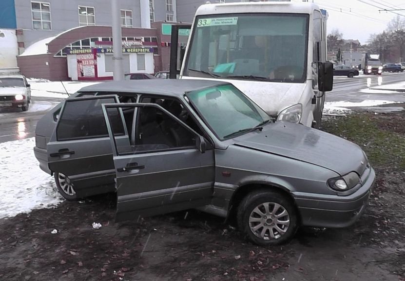 В Рязани пьяный 19-летний водитель врезался в маршрутку