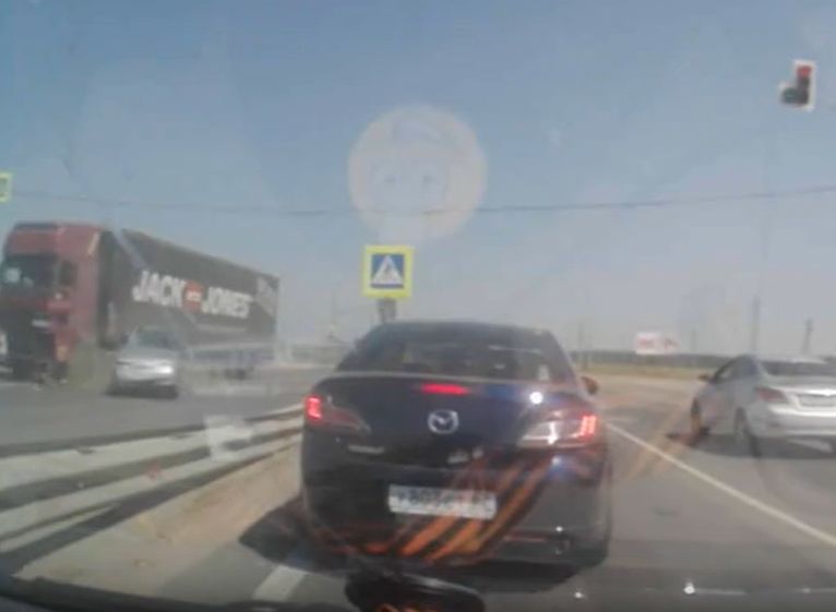 В сети появилось видео момента аварии у Полян
