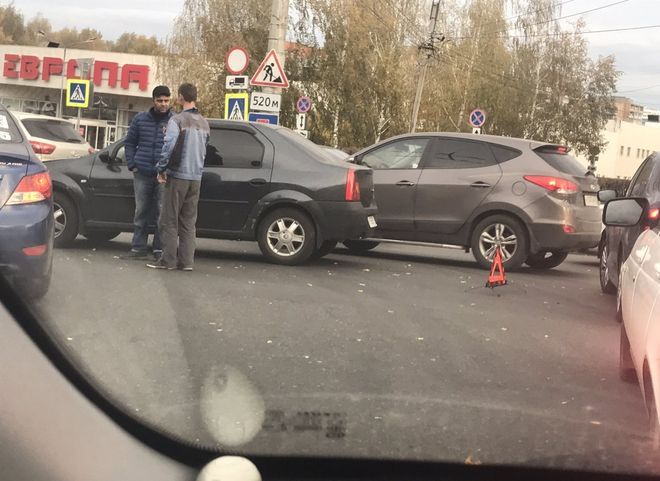 Из-за ДТП на улице Новоселов образовалась пробка