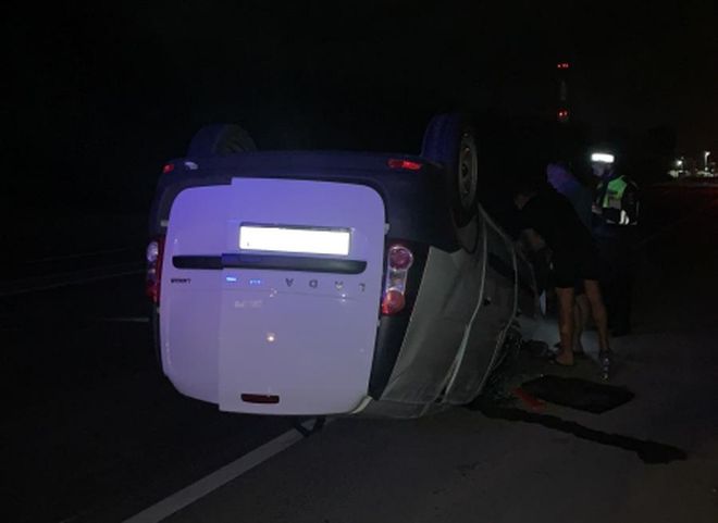 На трассе М5 под Рязанью опрокинулась Lada, пострадали два человека