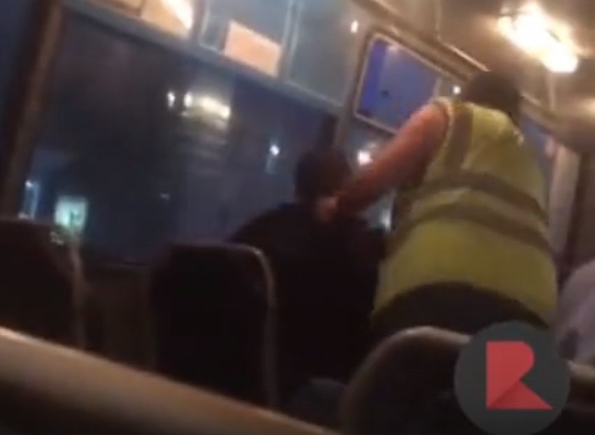 Видео: в Рязани водитель выкидывает «зайца» из троллейбуса