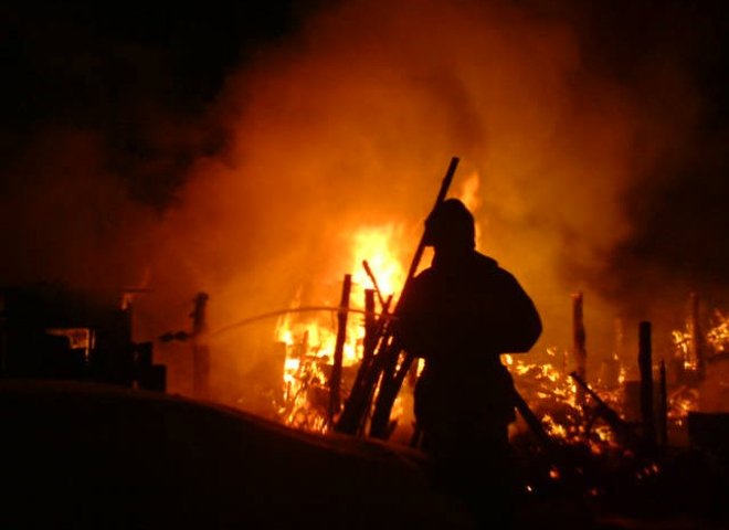 В деревне под Кадомом 12 пожарных ликвидировали возгорание