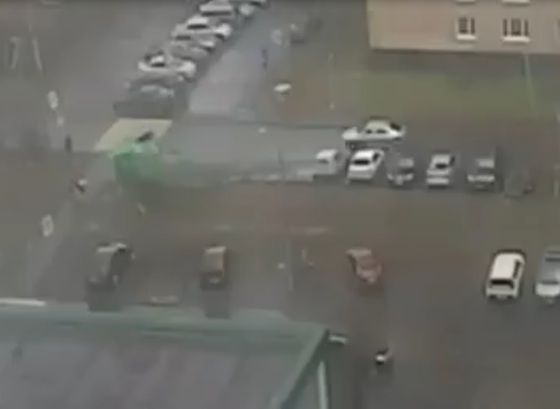 Гибель ребенка во время урагана в Москве попала на видео
