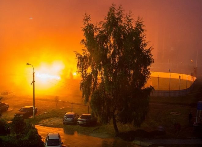 Очевидцы засняли крупный пожар в Рыбном