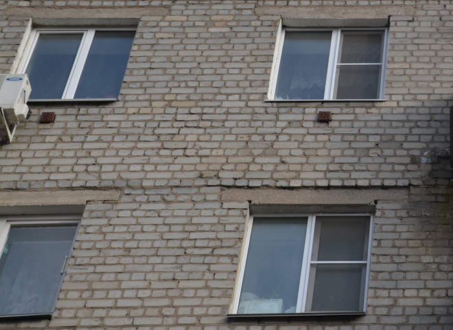 В Рязани двухлетняя девочка выпала из окна четвертого этажа
