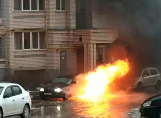 Во Владимире нетрезвый водитель едва не сгорел в салоне своего авто (видео)