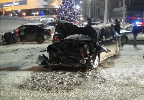 На Московском шоссе произошло ДТП с участием трех автомобилей