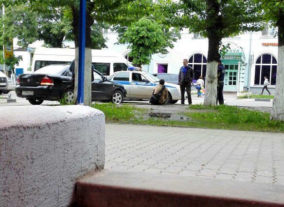 Соцсети: на улице Циолковского автомобиль проехал по ногам пешеходу