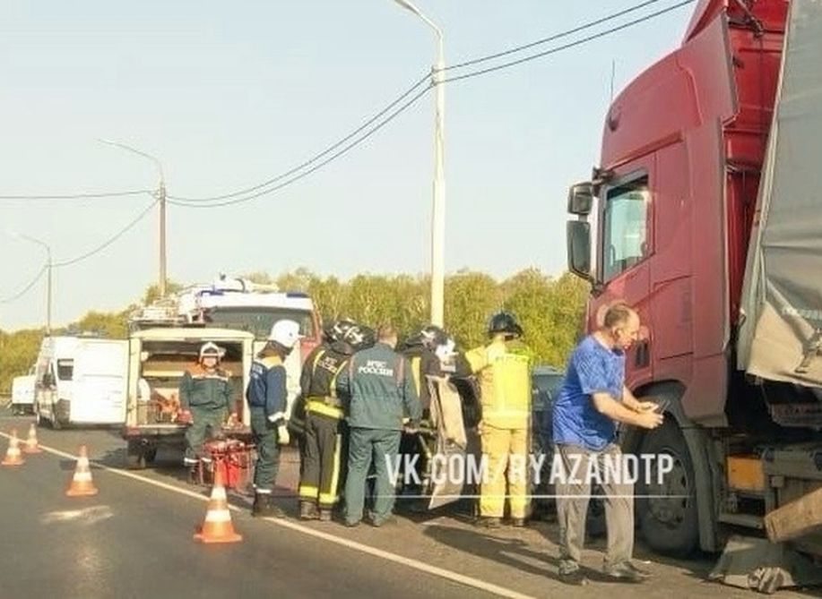 Стало известно о пострадавших в крупной аварии на Южной окружной