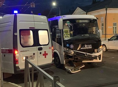 В ДТП с маршруткой в центре Рязани пострадали пять человек