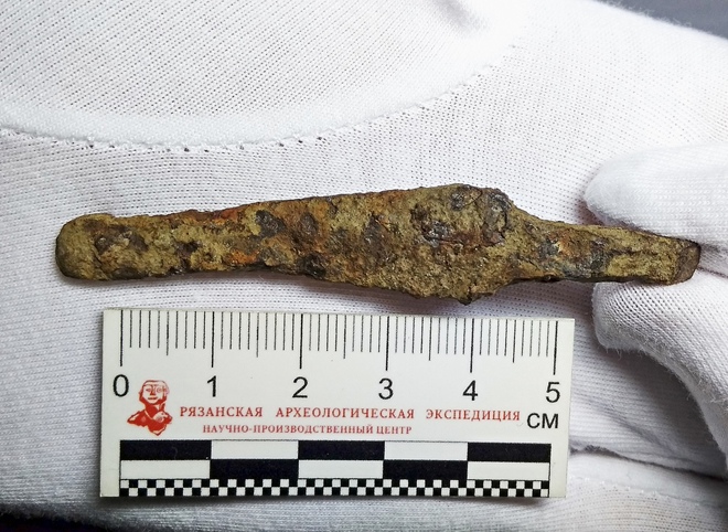 В Рязани найден миниатюрный древний нож