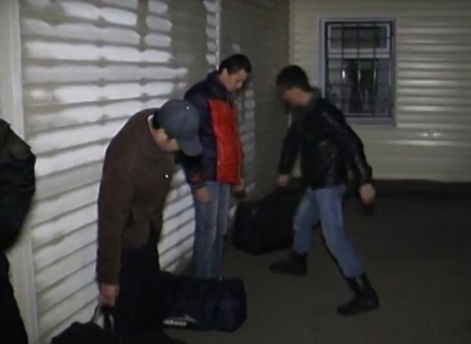 Рязанские полицейские выдворили из страны 12 мигрантов (видео)