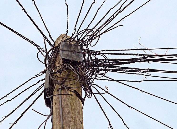 На улице Бирюзова украли 350 метров телефонного кабеля