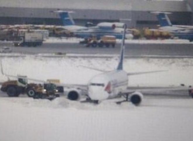 В аэропорту Шереметьево самолет выкатился за пределы ВПП