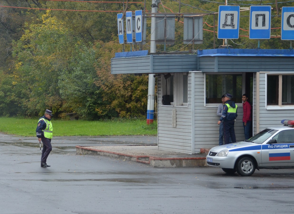 У Дягилевского поста ДПС столкнулись фура и легковушка