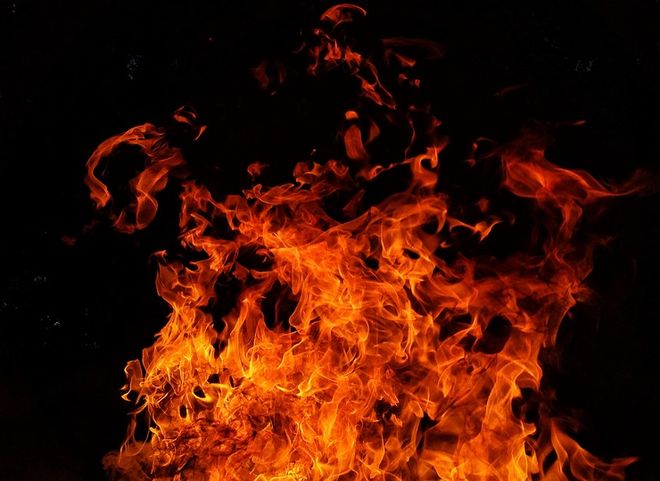 На пожаре под Рязанью пострадала 18-летняя девушка