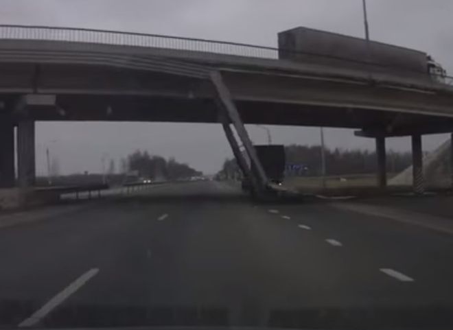 На трассе М7 во Владимирской области обрушился мост