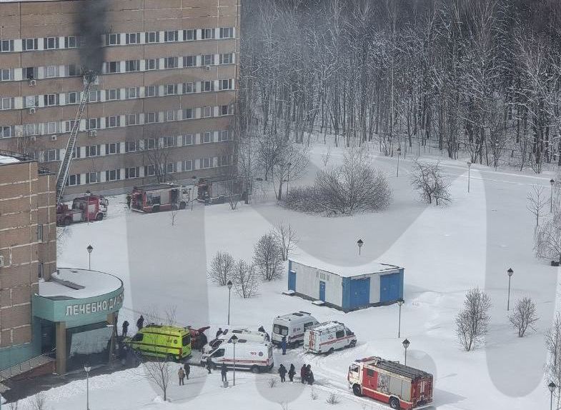 В Москве загорелась Центральная клиническая больница