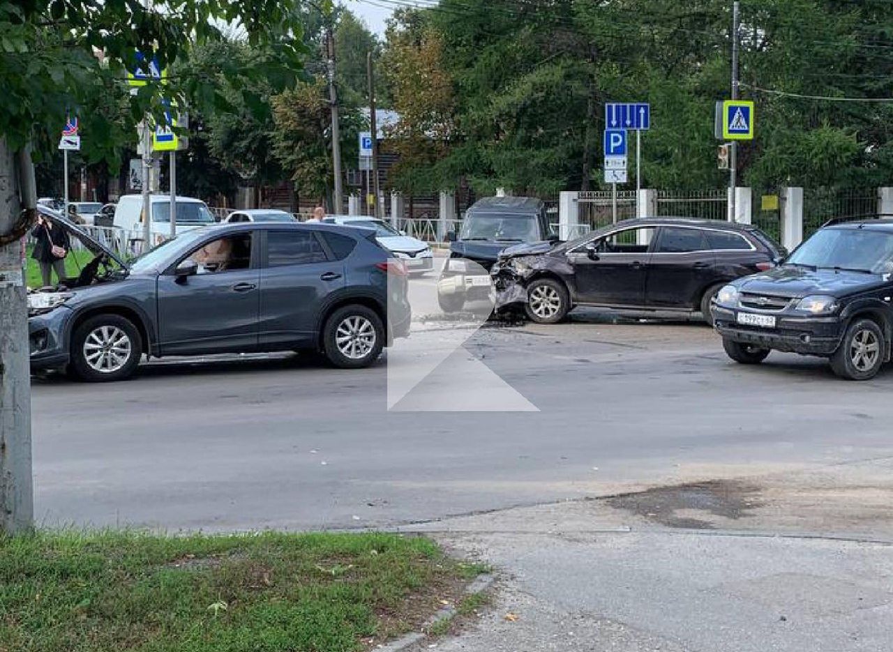 На улице Есенина случилось массовое ДТП