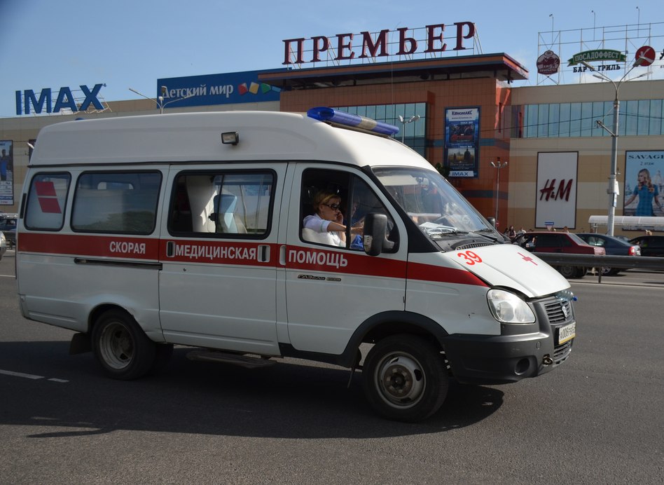 В аварии с участием трех машин на Московском шоссе пострадали двое мужчин