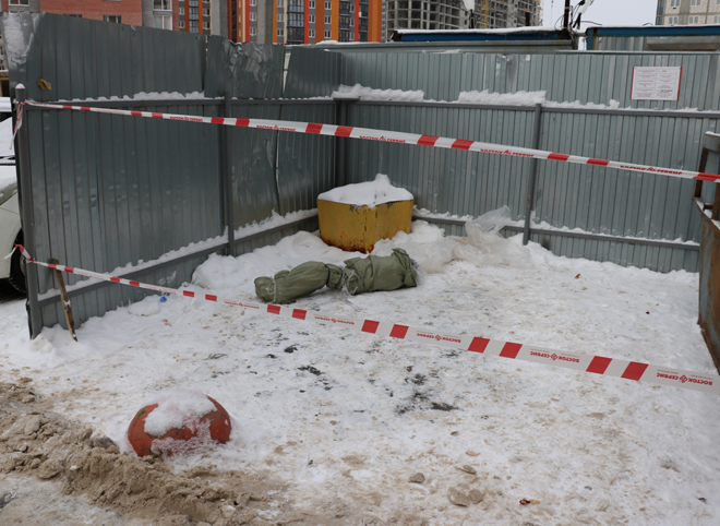 Личность мужчины, чье тело нашли около мусорных баков в Рязани, установить не удалось