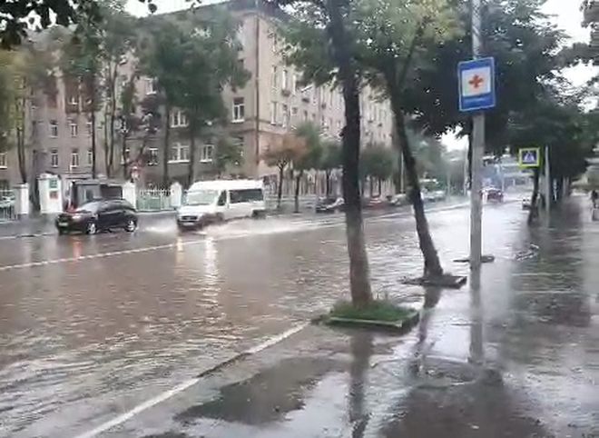 В Рязани затопило улицу Дзержинского