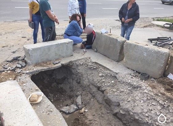 В Дашково-Песочне ребенок упал в раскопанную коммунальщиками траншею
