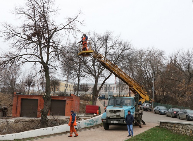 В Рязани продолжается уборка улиц, парков и скверов