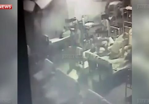 Опубликовано видео обрушения казармы в Омске