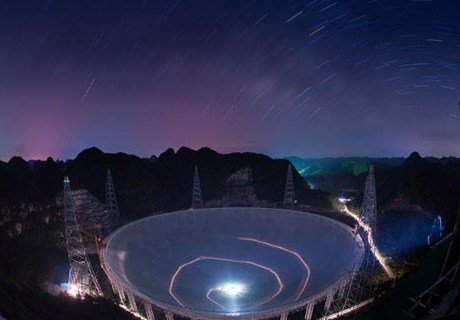 В Китае запустили 500-метровый радиотелескоп (видео)