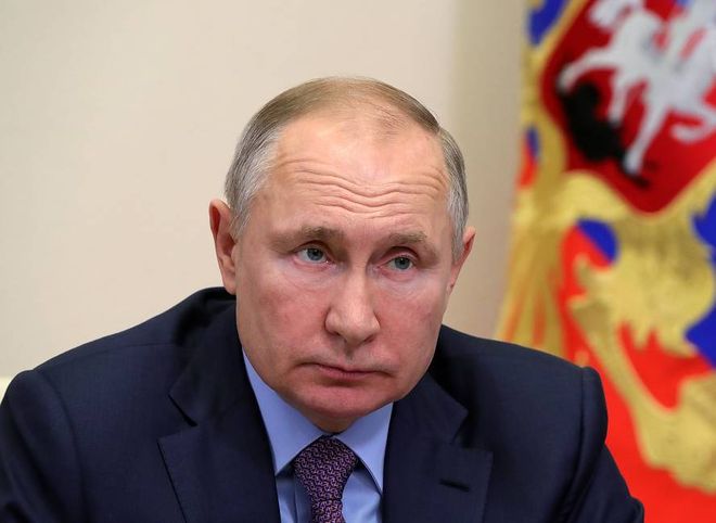 Путин потребовал реагировать на втягивание подростков в незаконные уличные акции