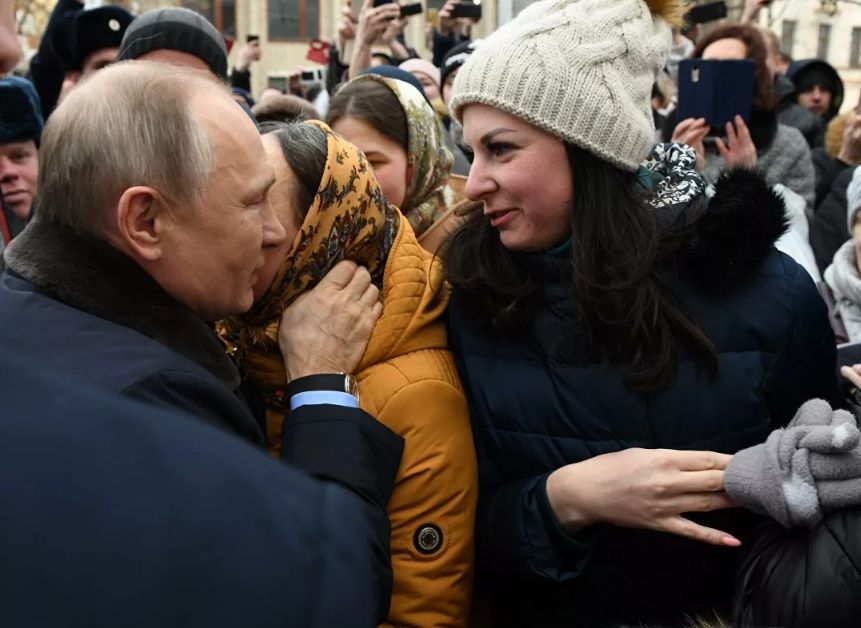 СМИ раскрыли содержание записки жительницы Иванова, сделавшей предложение Путину