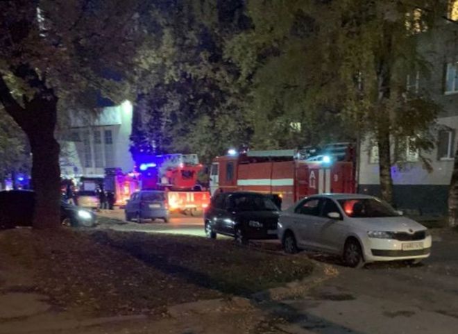 На вызов в общежитие РГУ на улице Урицкого выехали 11 пожарных машин