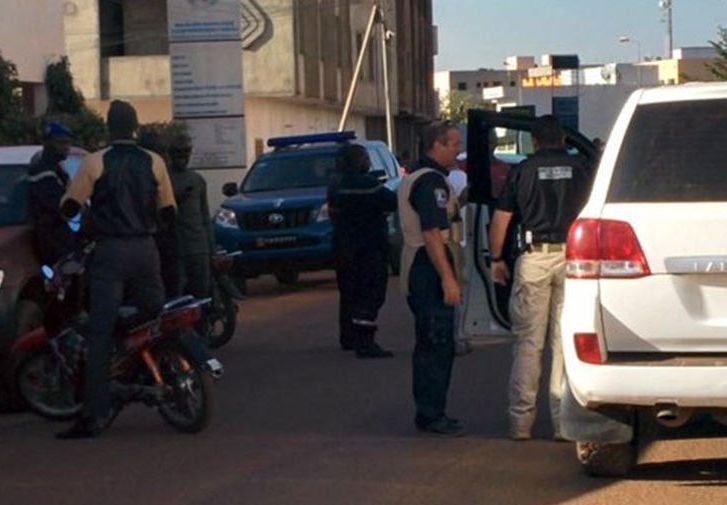 В Мали террористы взяли в заложники 170 человек