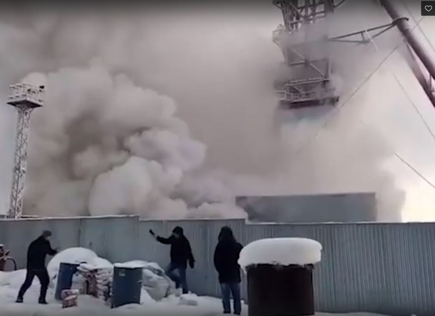В Соликамске из-за пожара на шахте под землей оказались заперты девять горняков