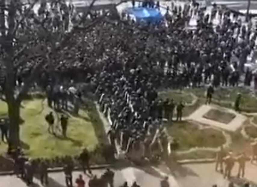 ОМОН зачистил центральную площадь Владикавказа от протестующих