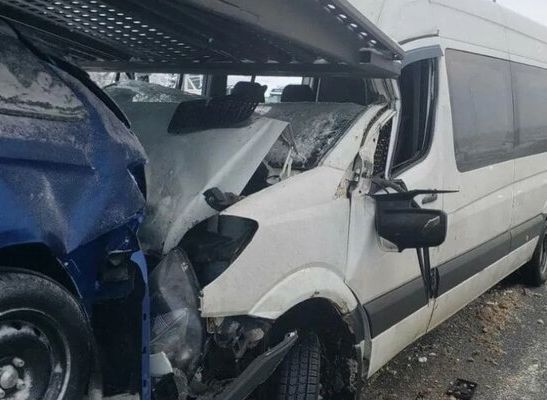 При столкновении микроавтобуса и автовоза под Владимиром пострадали пять человек
