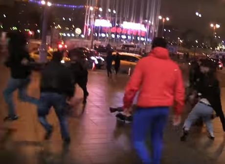 Акция движения «Лев против» у ТЦ в Москве закончилась массовой дракой (видео)