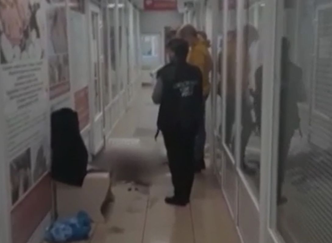 В Ленинградской области женщину зарубили в торговом центре