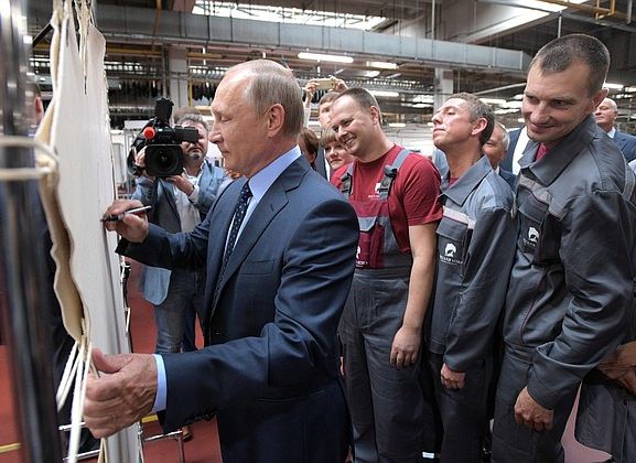 Путин отметил качество продукции Рязанского кожзавода