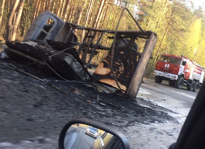 ДТП у села Ласково: легковушка и грузовик сгорели дотла