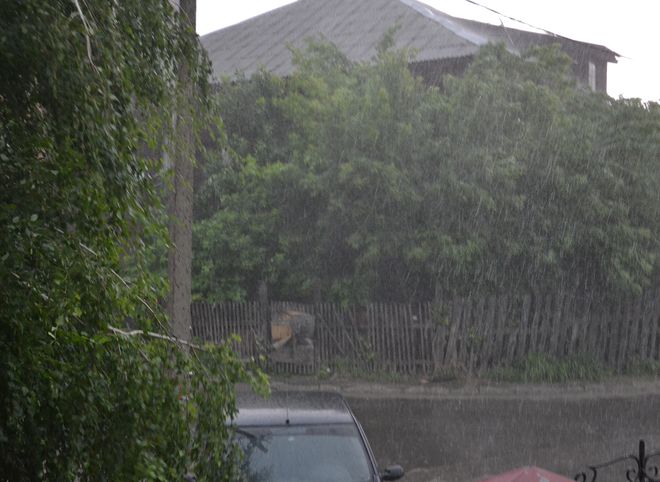 Два человека погибли в результате подтопления жилых домов из-за дождя под Оренбургом