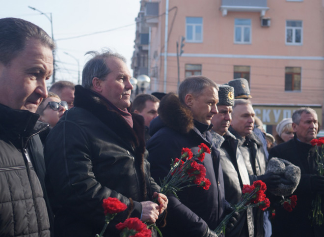 Депутаты областной Думы почтили память погибших при исполнении воинского долга