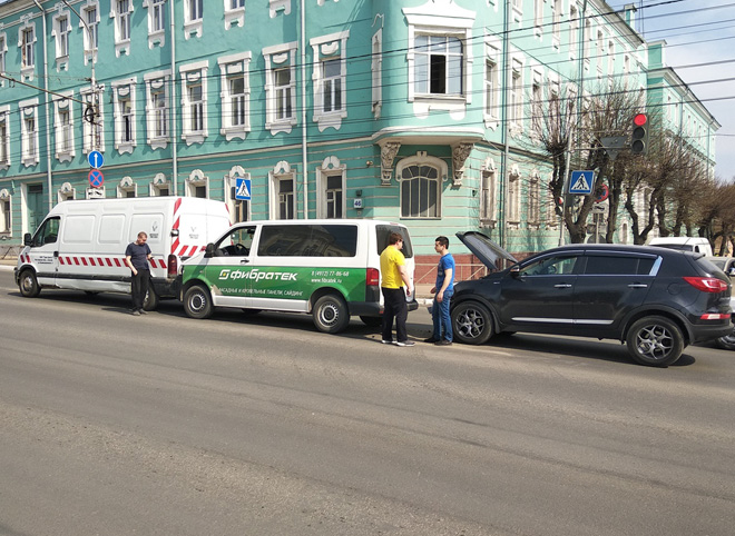 Из-за столкновения трех автомобилей на улице Ленина образовалась пробка