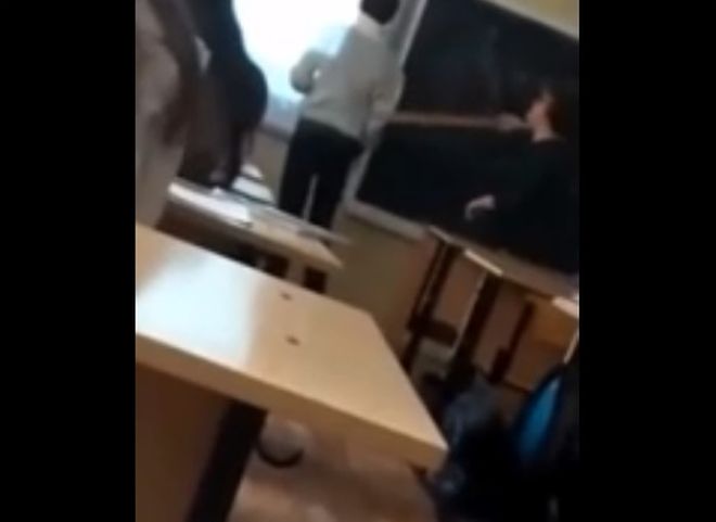 Учительница из Новомосковска избила ученика линейкой за плохой ответ (видео)