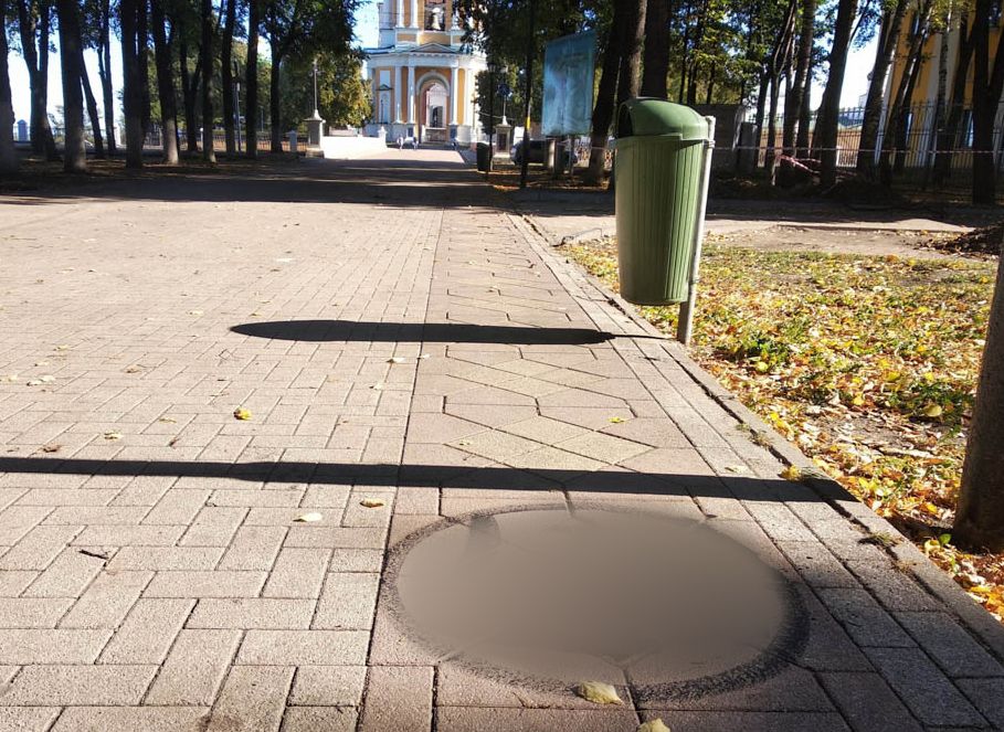 У Рязанского кремля неизвестные нарисовали свастику