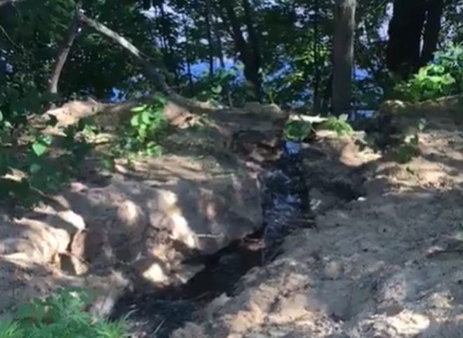Видео: по Солотче текут канализационные реки