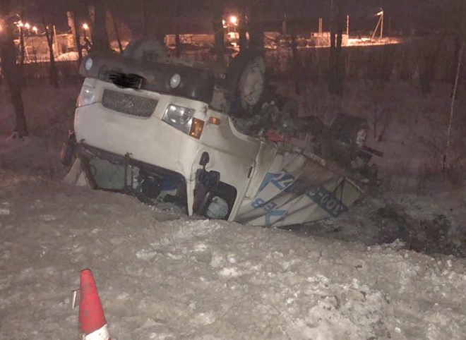 На трассе М5 в Путятинском районе перевернулся грузовик с канцтоварами