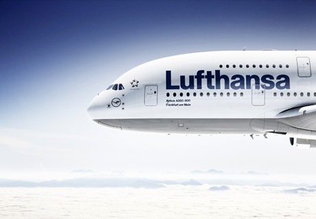 Экипаж самолета Lufthansa объявил о ЧП на борту