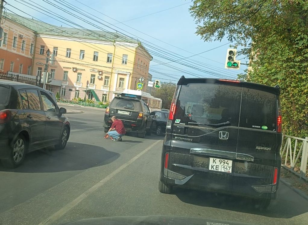 Улица Каширина встала в пробку из-за ДТП